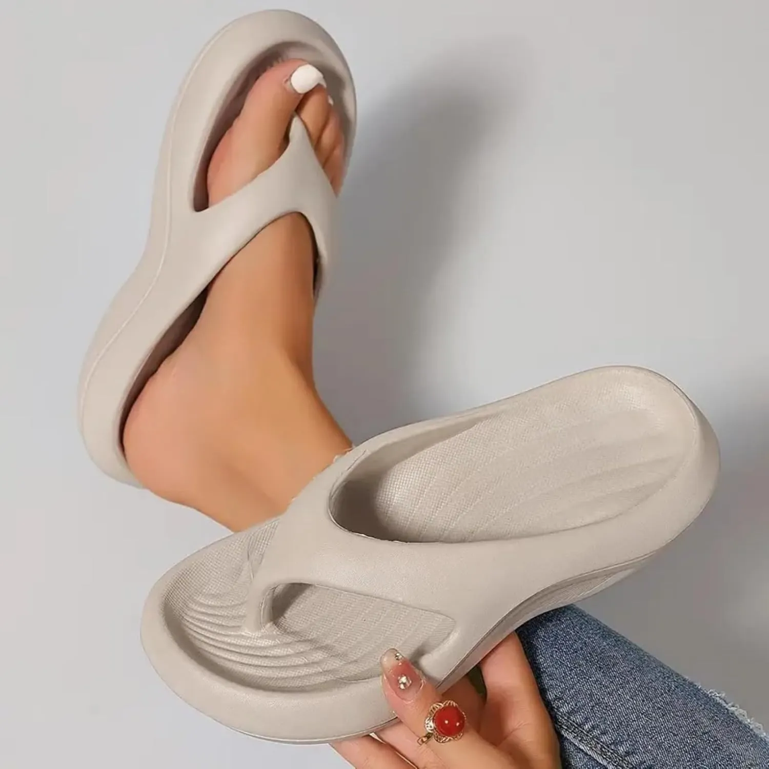 2025 New Pillow Arch Support Flip Flops – Vacuum-Molded Ergonomic Arch Design to Relieve Flat Feet & Plantar Fatigue