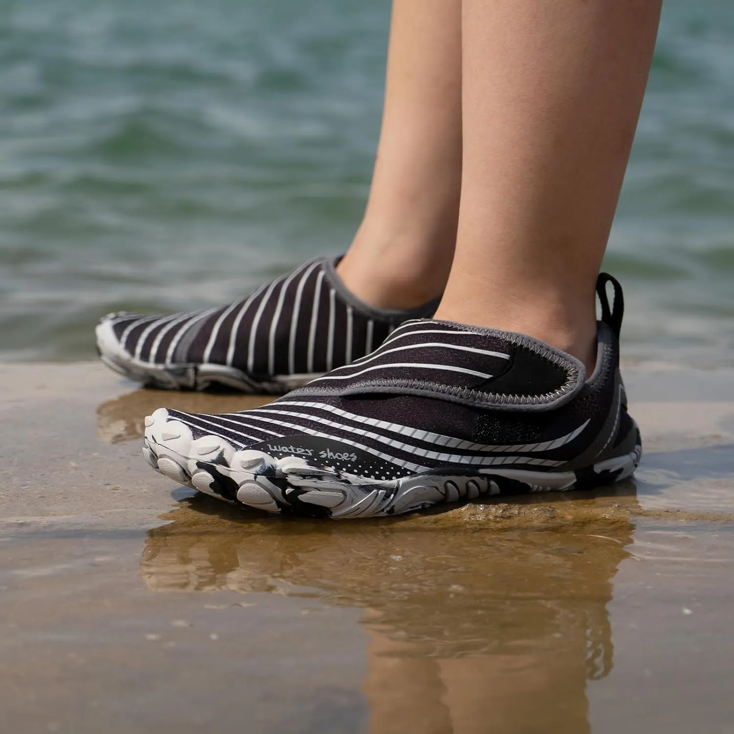AoSiFu Water Shoes for Kids Boys Girls Aqua Socks Barefoot Beach Sports Swim Pool Quick Dry Lightweight (Little Kid/Big Kid)