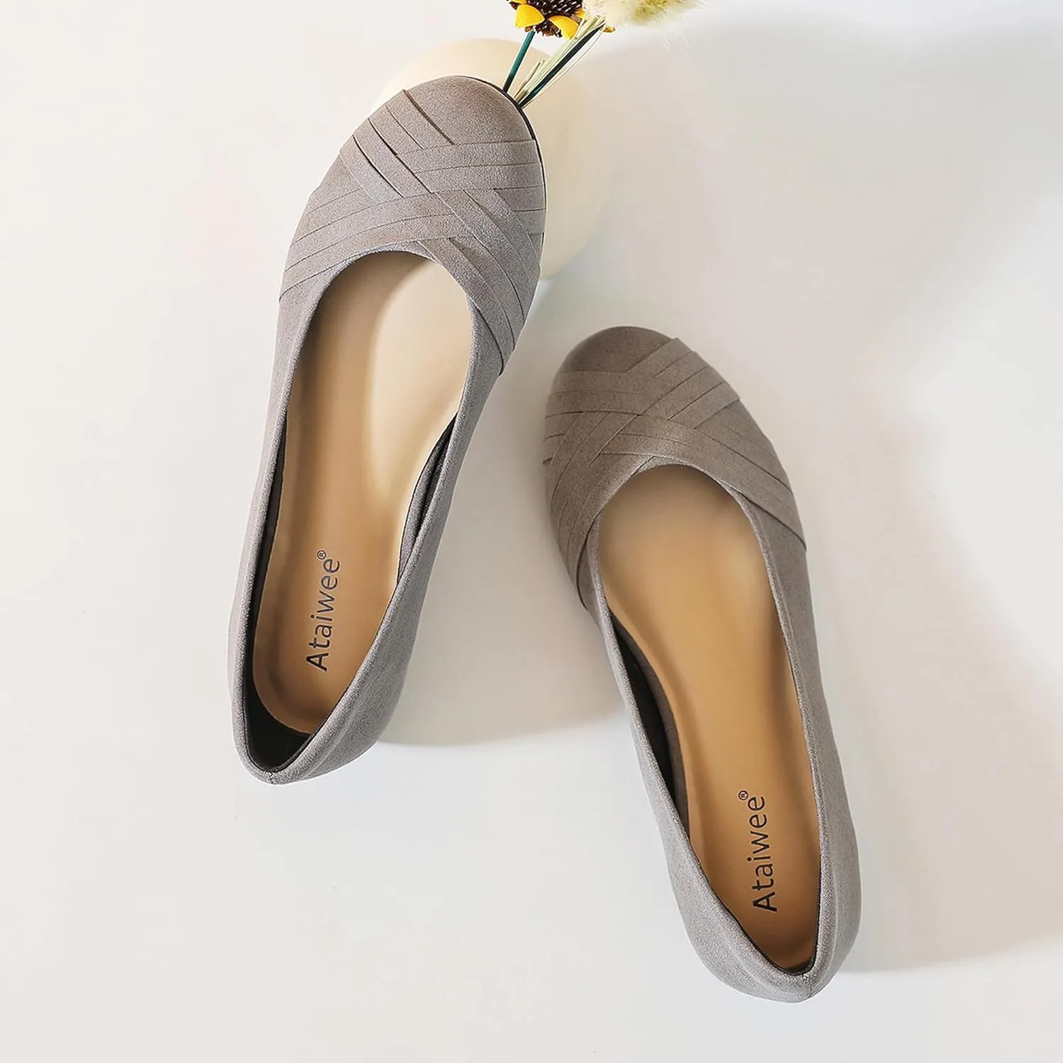 Ataiwee Women's Wide Width Flats Shoes - Casual Comfortable Round Toe Plus Size Ballet Shoes.
