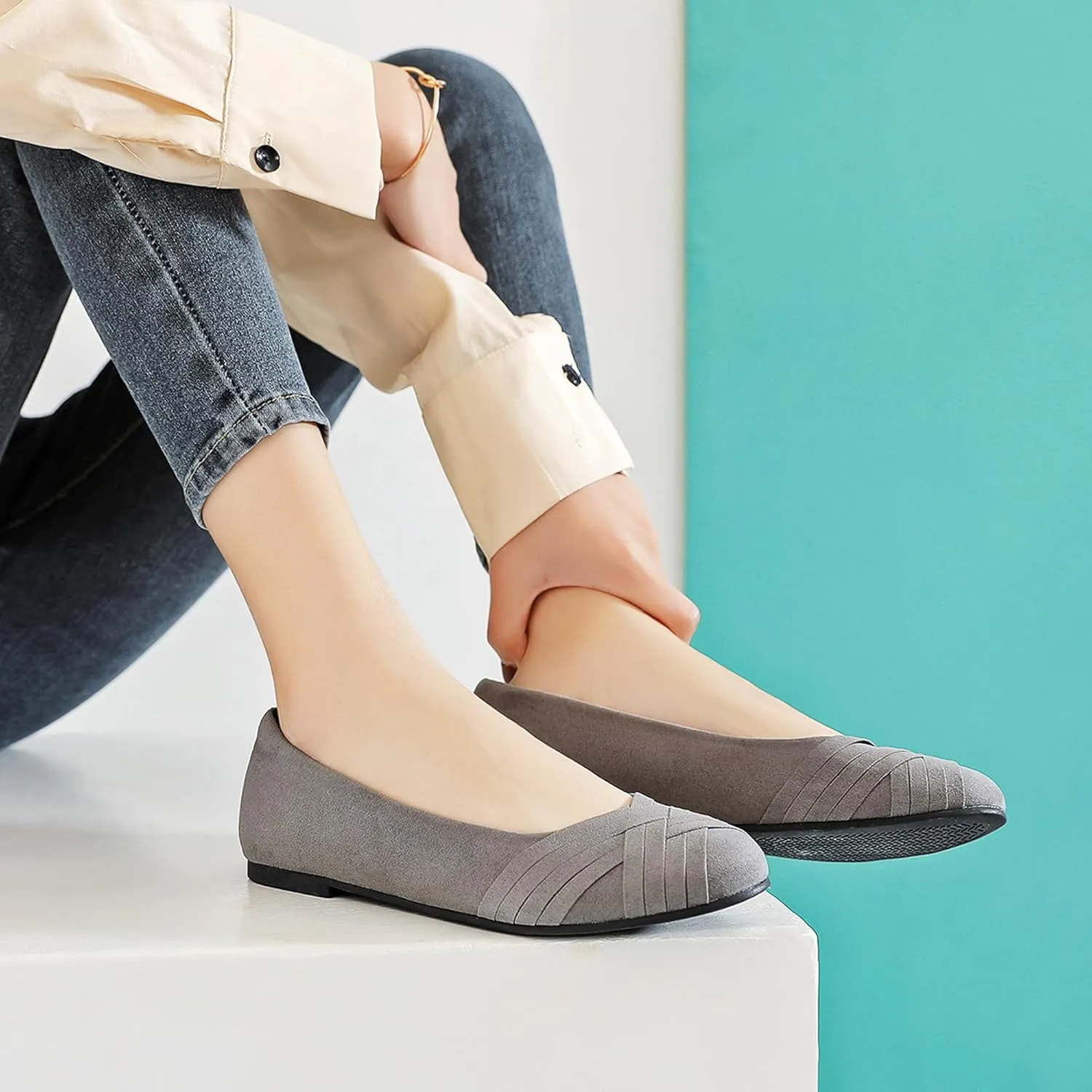 Ataiwee Women's Wide Width Flats Shoes - Casual Comfortable Round Toe Plus Size Ballet Shoes.