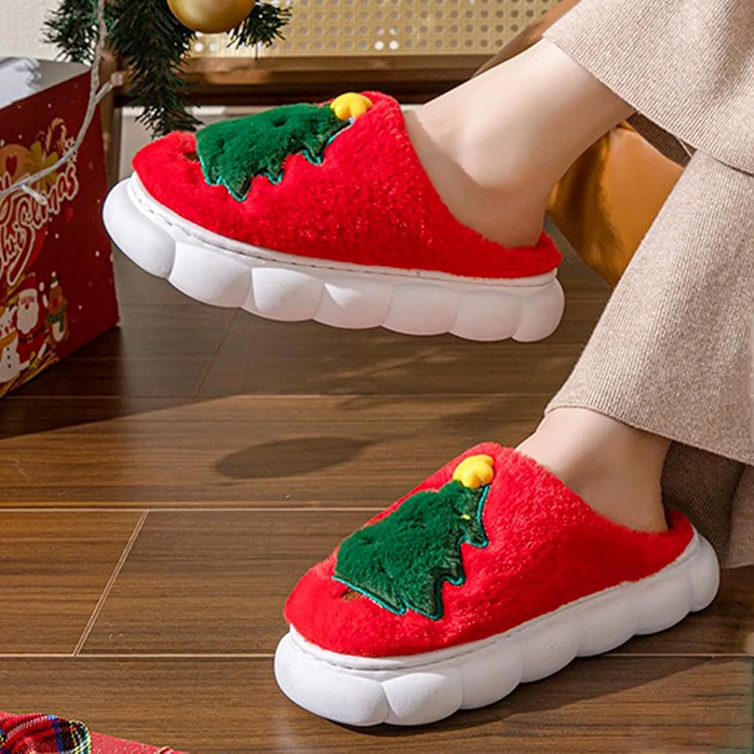 FOCUSIN Christmas Reindeer Slippers House Shoes for Women Fluffy Soft Cozy Bedroom Cartoon Plush Cute Slippers for Indoor Outdoor Use