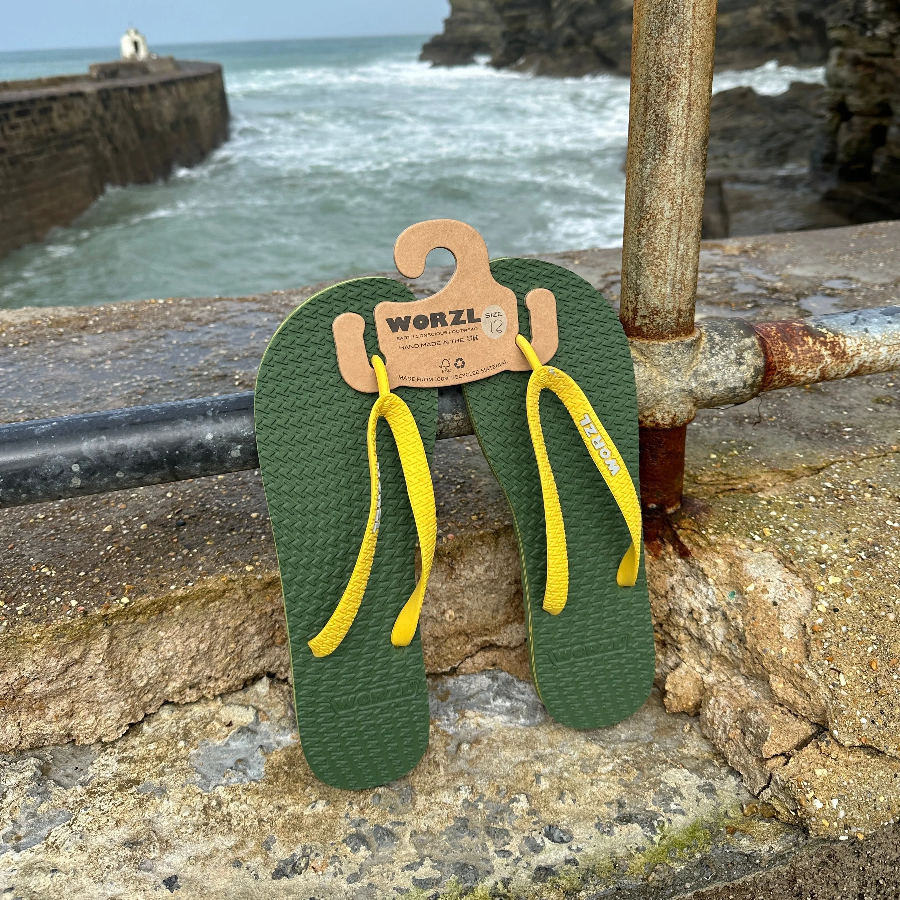 FOREST GREEN - Women's non plastic, biodegradable, rubber flip flops made in the UK.