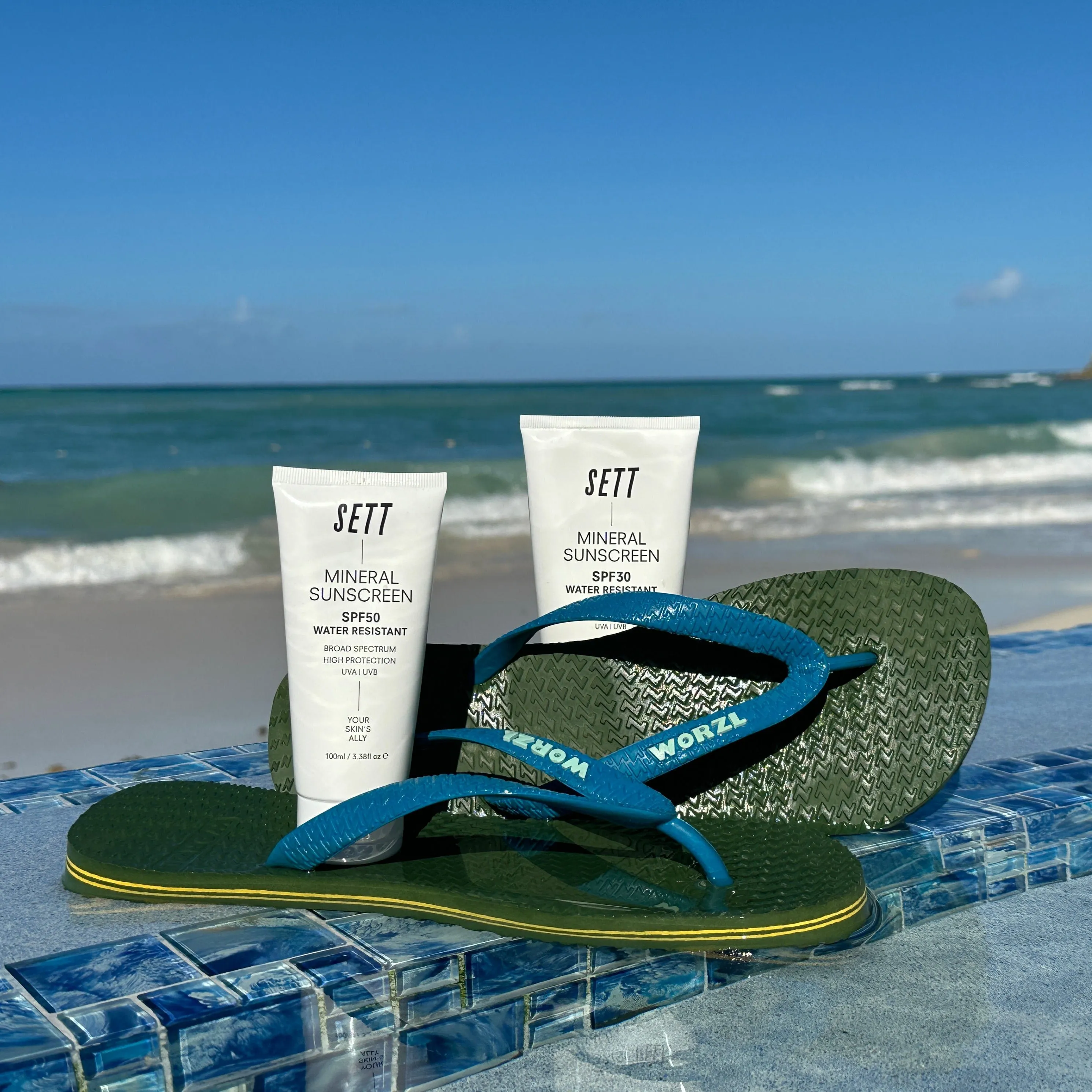 FOREST GREEN - Women's non plastic, biodegradable, rubber flip flops made in the UK.