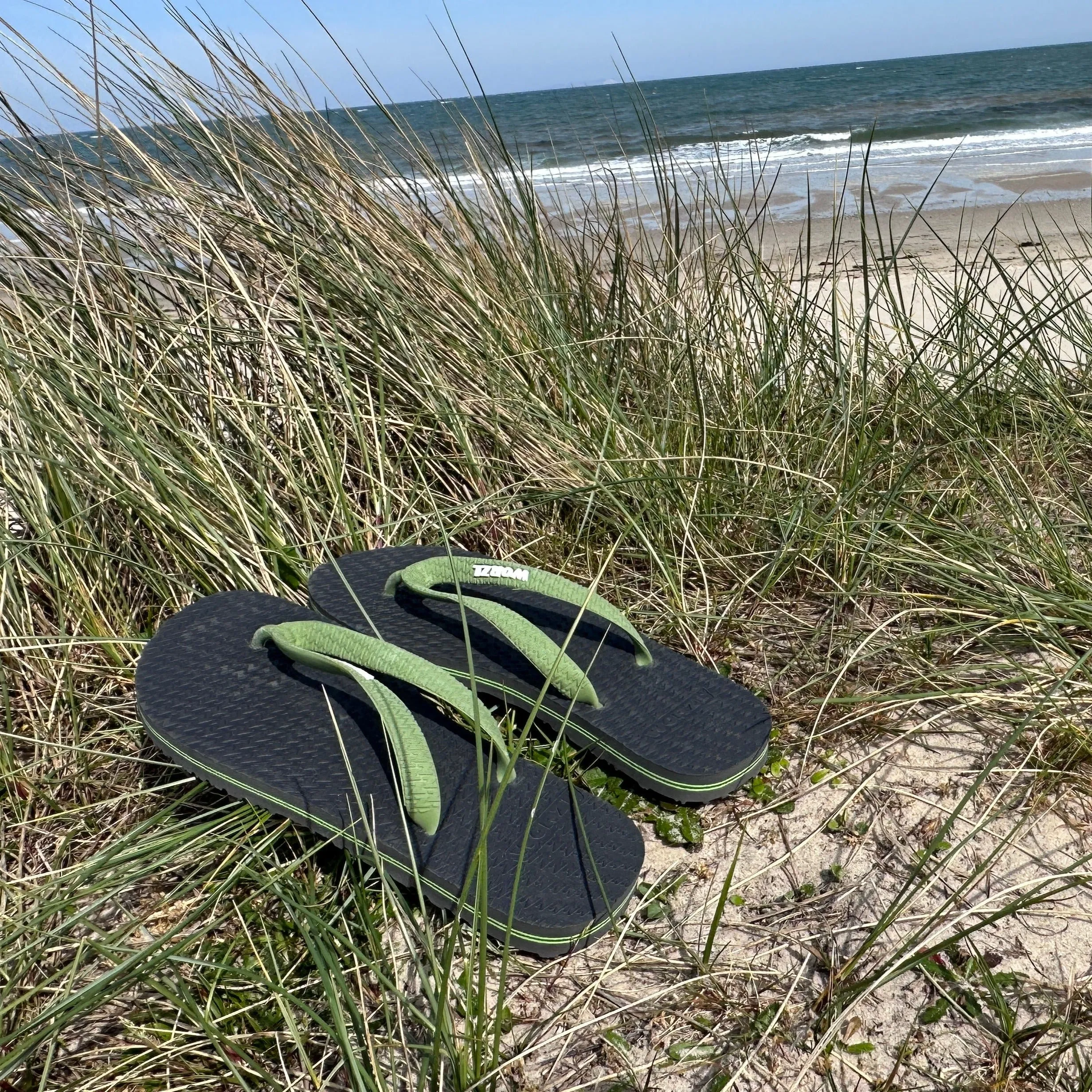 GRANITE - Womens non plastic, biodegradable, rubber flip flops made in the UK.