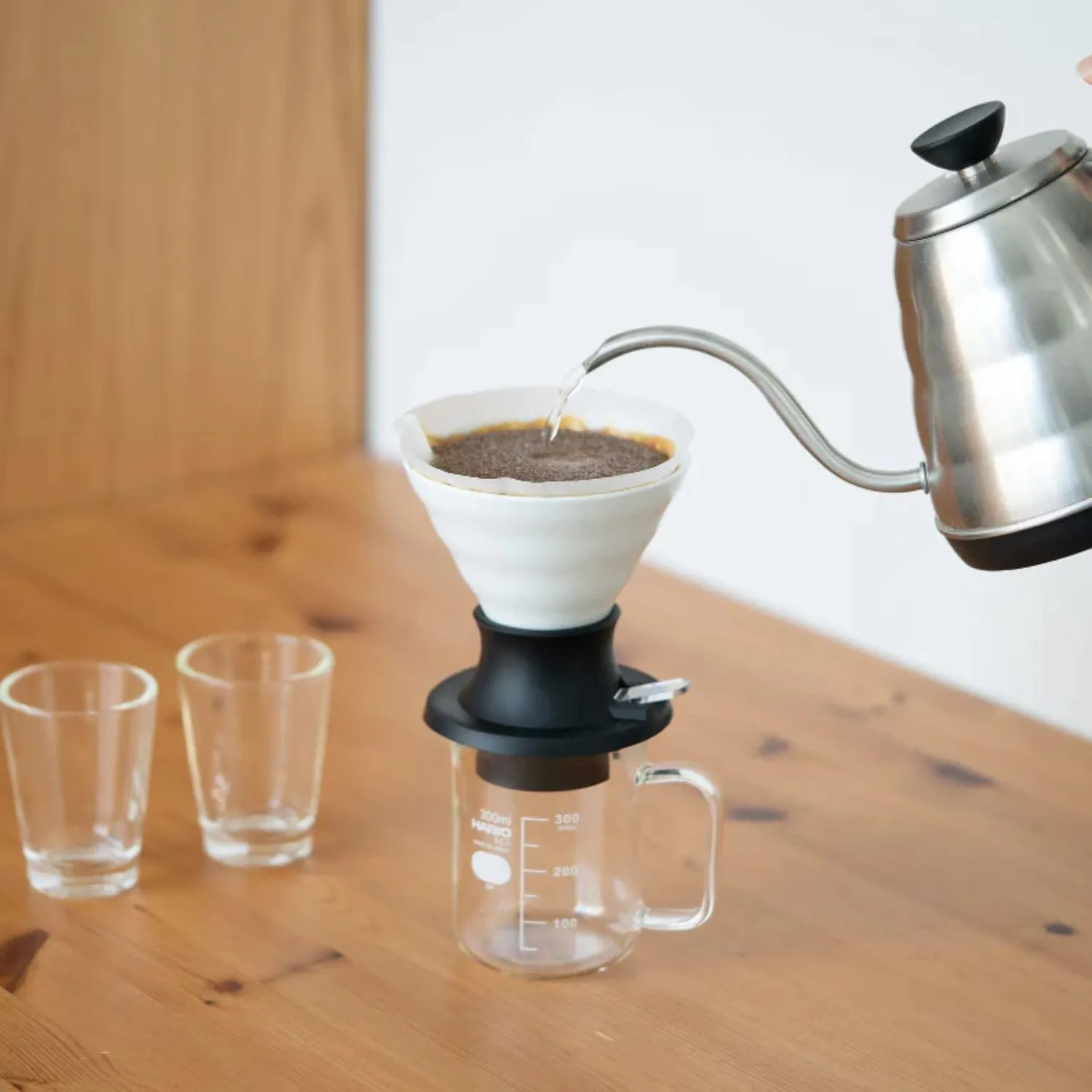 Hario V60 Ceramic Immersion Dripper "Switch", 200ml White