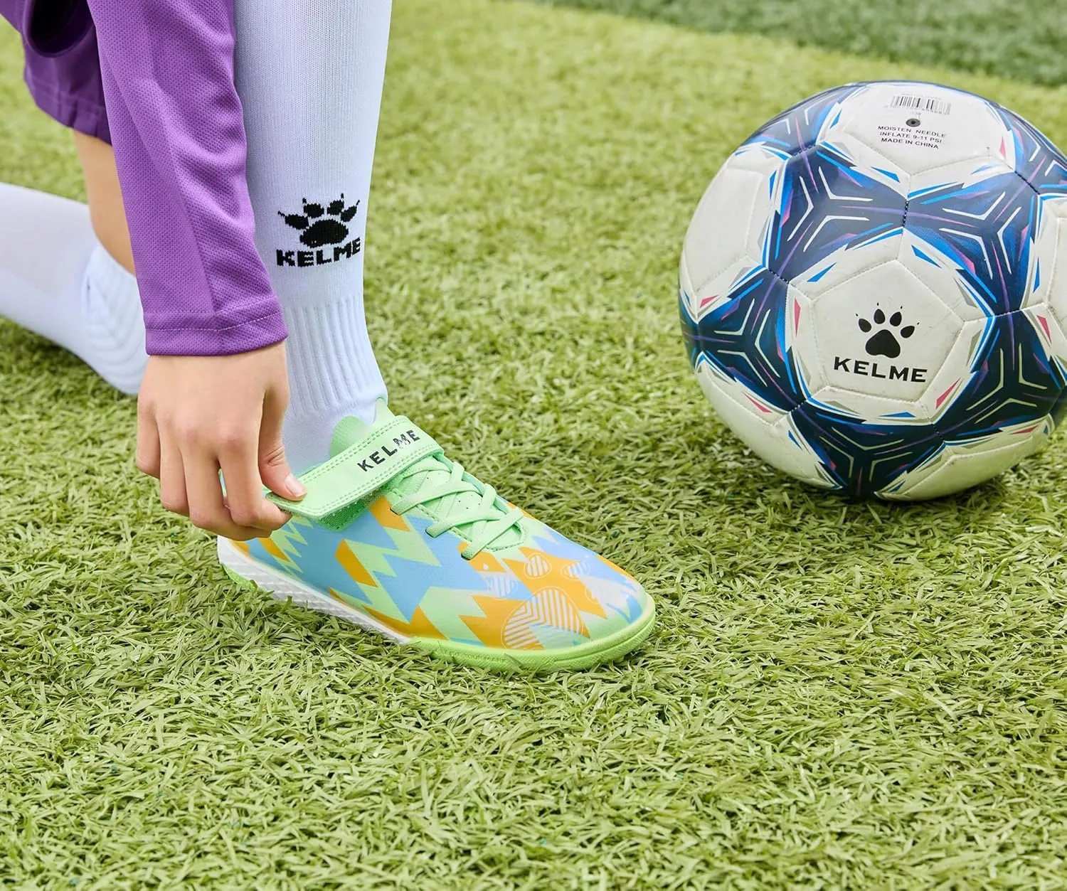 KELME Kids' Indoor Soccer Cleats, Breathable Mesh Turf Futsal Shoes, Turn-Lock, Boys Girls Football Baseball Softball Sneaker for Little/Big Kid