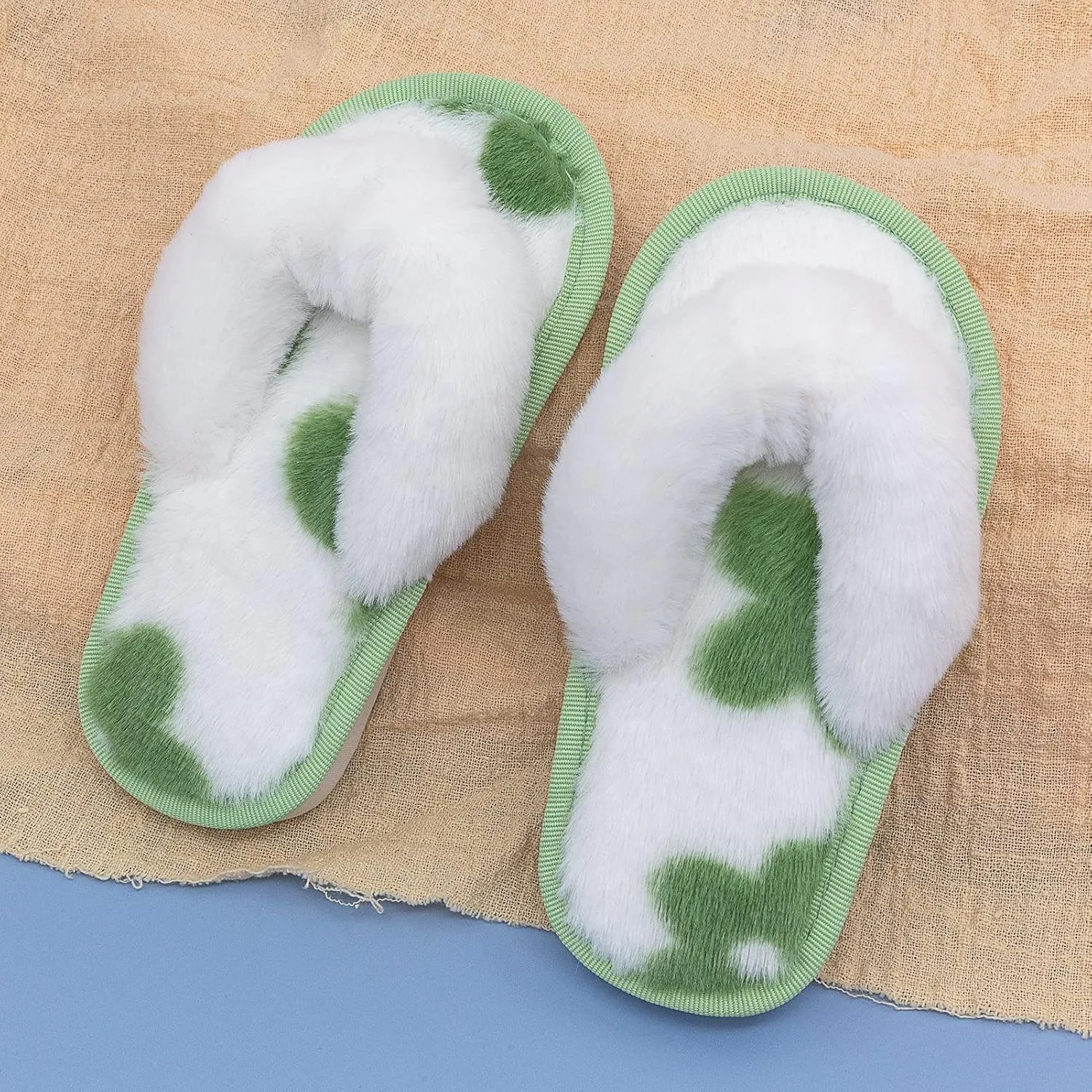 Kids Flip Flop Slippers Soft Plush Fuzzy House Home Thong Slippers for Boys and Girls Open Toe Indoor Outdoor Warm Comfy Slip On