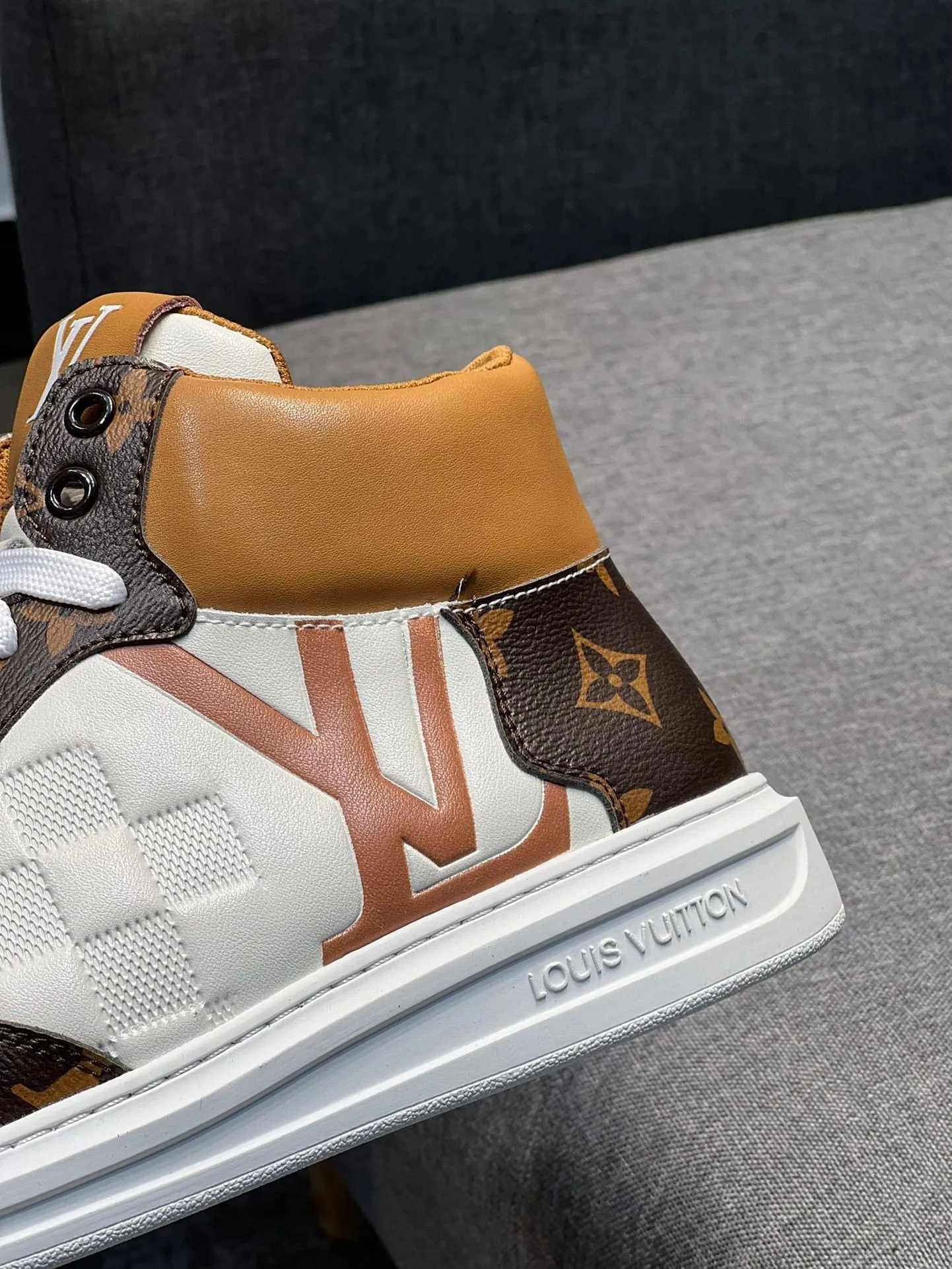 L19 Sneaker