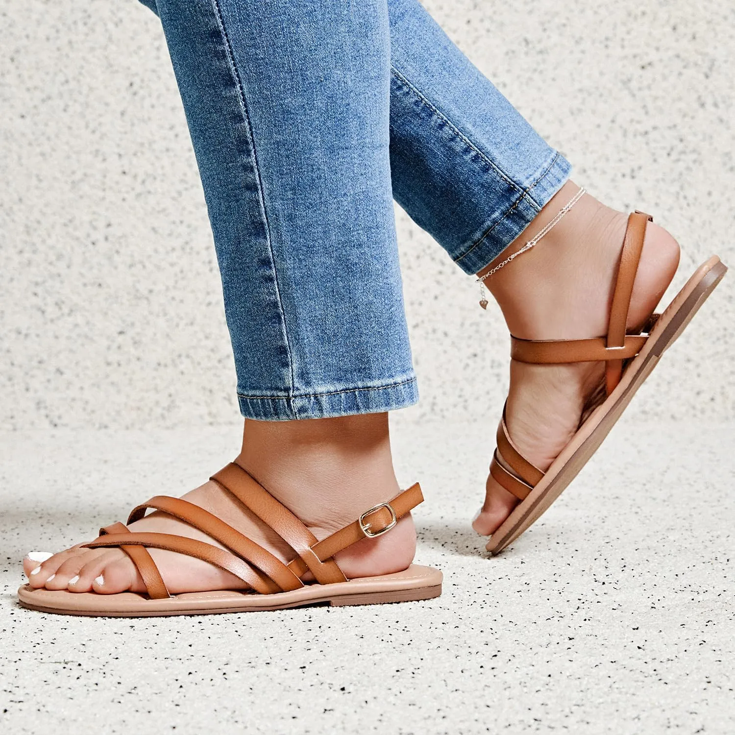 Luoika Women's Wide Width Flat Sandals, Flip Flop Casual Strapy Sandals Slip on Summer Beach Shoes for Women.