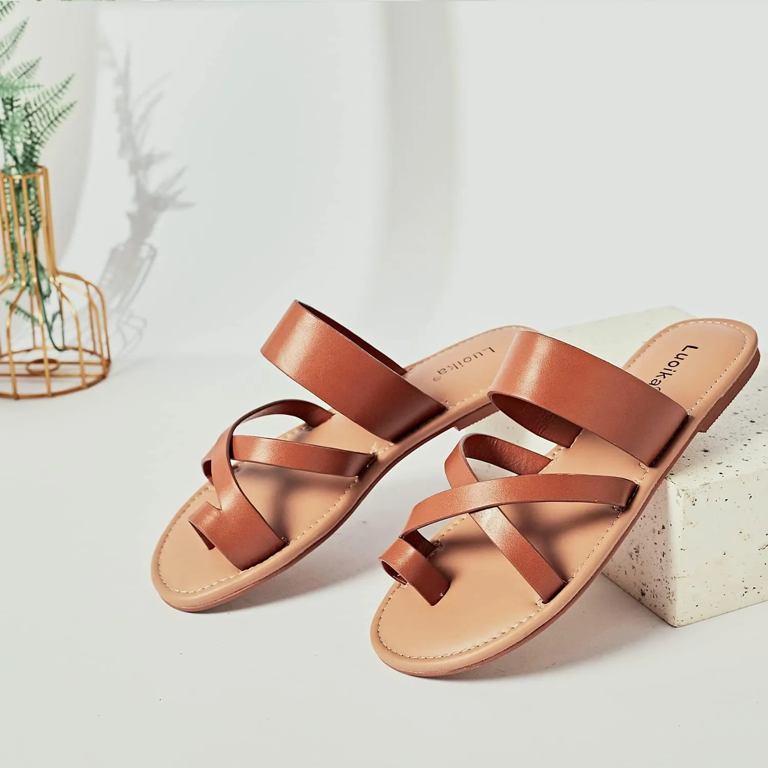 Luoika Women's Wide Width Flat Sandals, Flip Flop Slides Sandal Casual Strapy Sandal Slip on Summer Beach Shoes for Women.