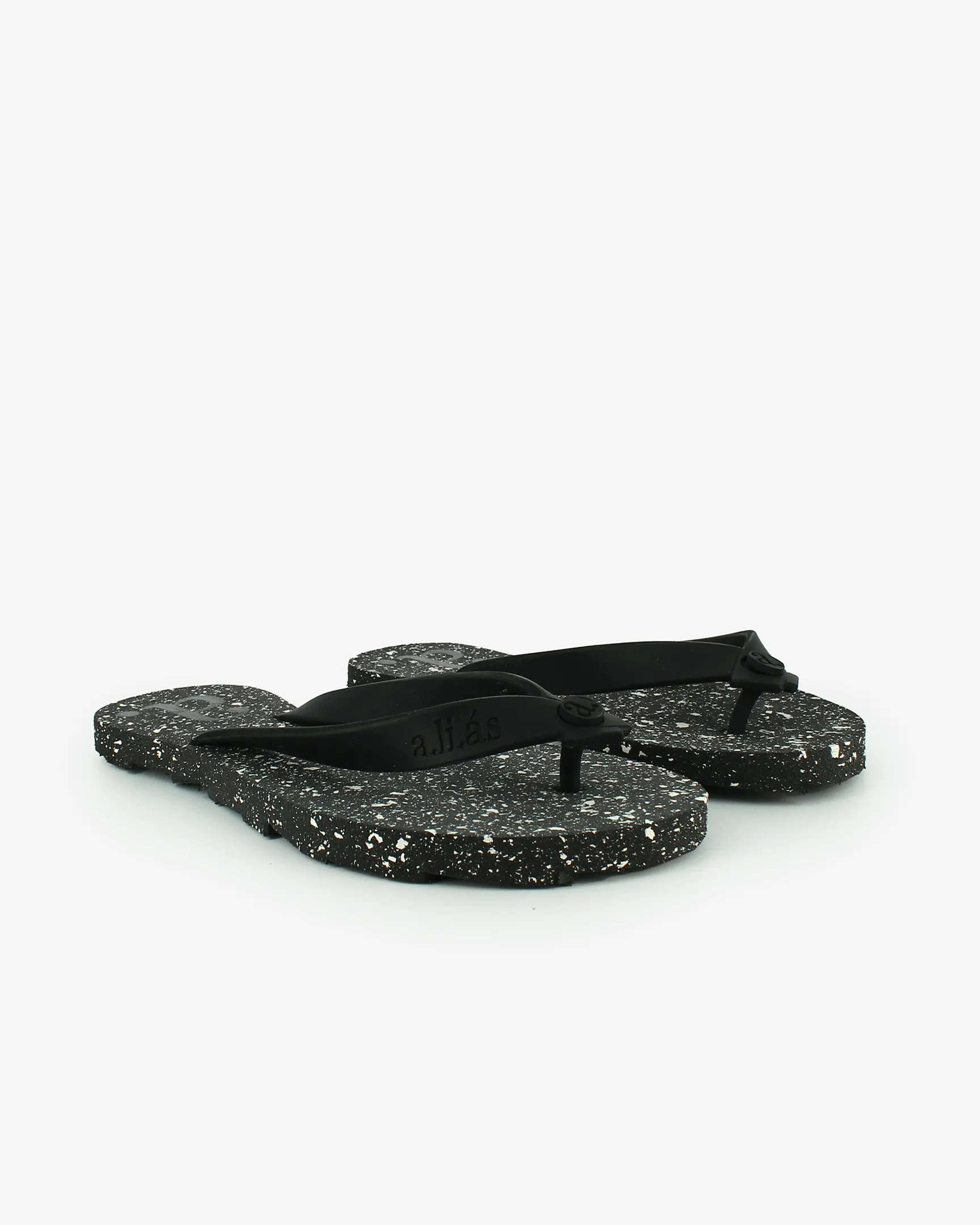 Nalu Recycled Rubber Flip Flops | Black