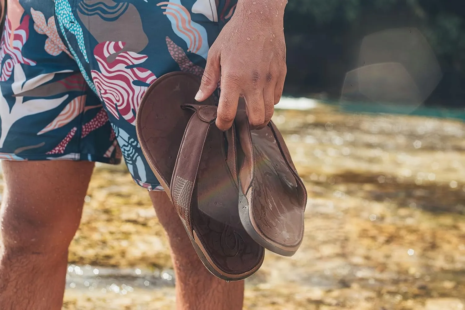 OLUKAI Tuahine Men's Waterproof Leather Sandals, Versatile Beach Flip Flops, Arch Support & Comfort Fit, Lightweight & Durable, Enhanced Grip & Traction