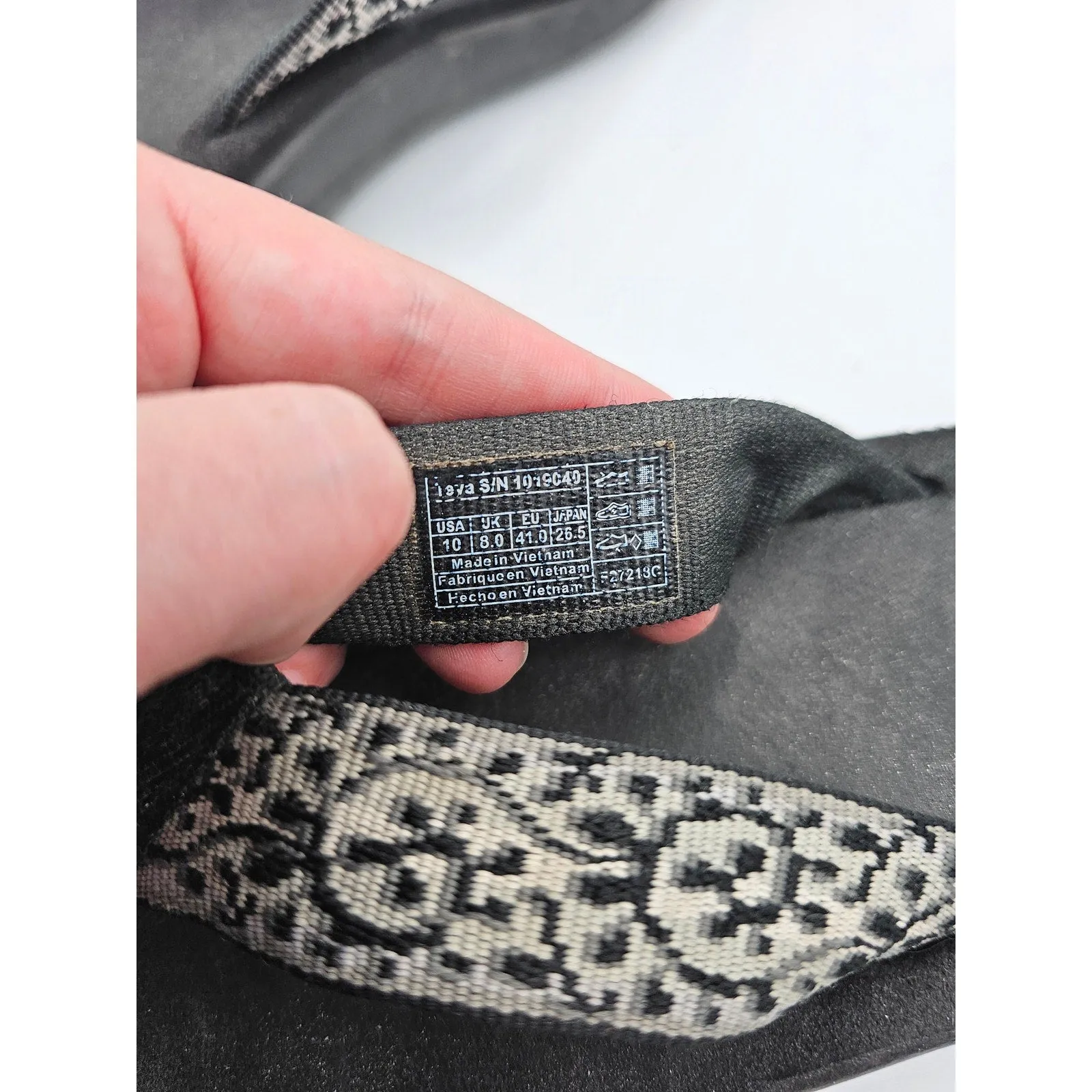 Teva Woens Sz 10 Flip Flop Sandals Black White Floral Print