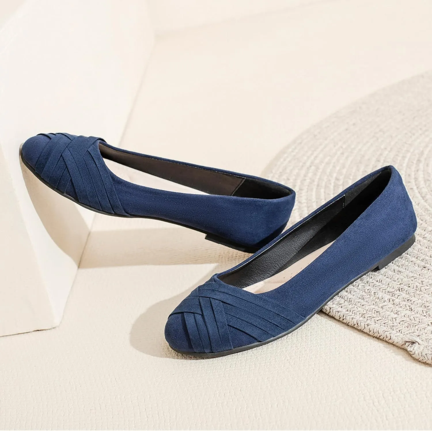 Veittes Women's Wide Width Flat Shoes, Comfortable Casual Round Toe Classy Design Ballet Flats.