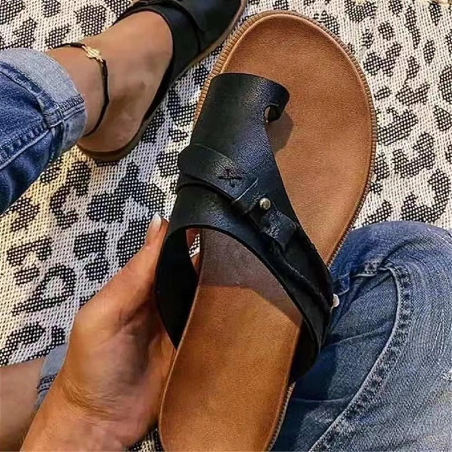 Women Fashion Toe Loop Sandals, Women's Breathable Non-Slip Slip-On Hallux Valgus Clip Toe Sandals, Summer Comfortable Orthopedic Flip-Flop, for Bunion Splints Toe Separator