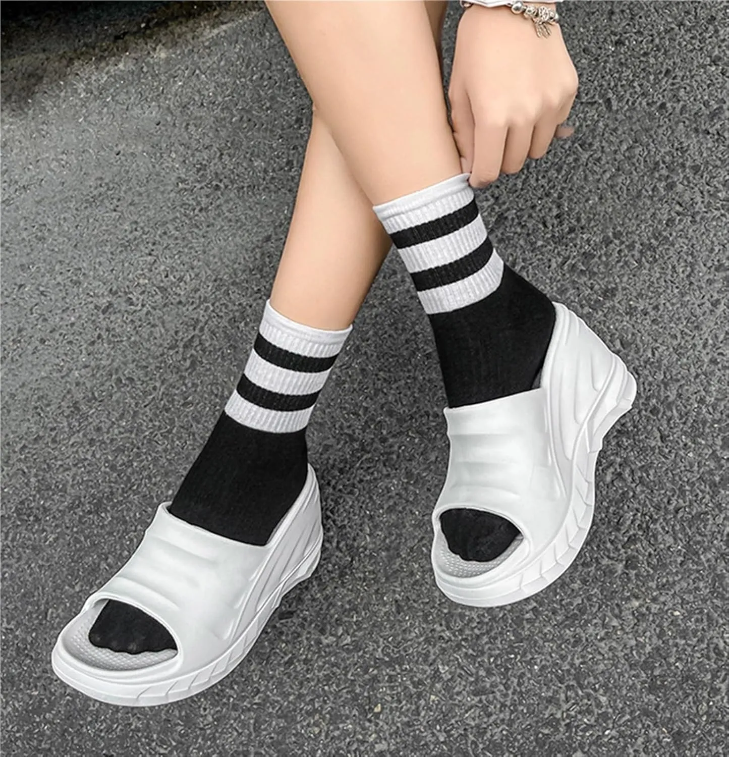 Womens Cloud Soft Slippers 2023 Trendy Unisex Open Toe Slip On Non-Slip Shower Quick-Dry Massage Slide Foam Cushion Massage Outdoor Beach Slides Sandals