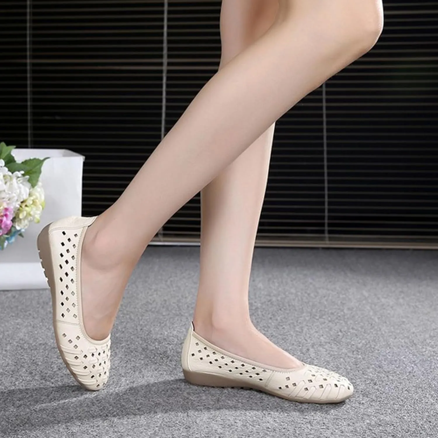 Women's Cowhide Cutout Soft Sole Loafers,Breathable Comfortable Slip On Driving Shoes Casual Walking Shoes
