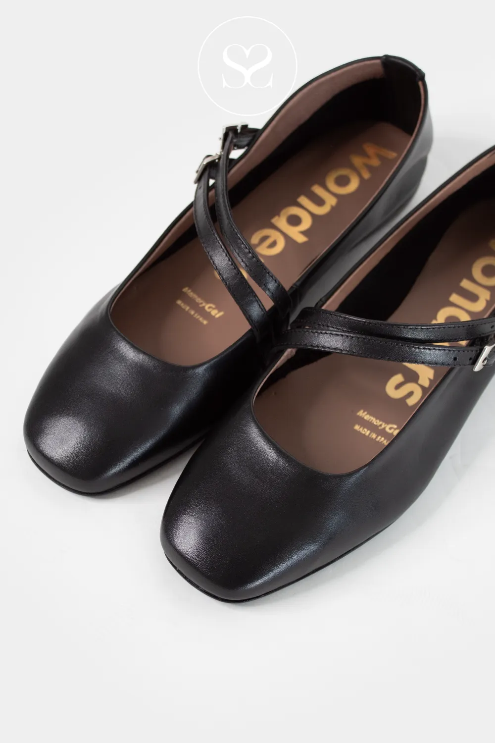 WONDERS A-86110 BLACK LEATHER MARYJANE PUMPS